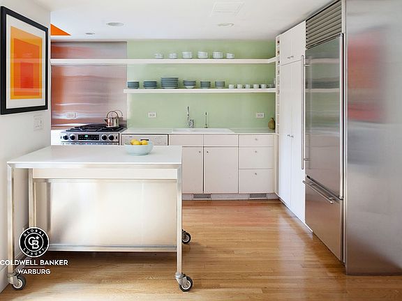 3rd image of 2 E 80th St APT 2