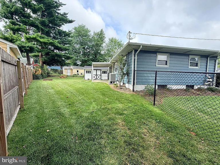 316 Queen St — Photo 17