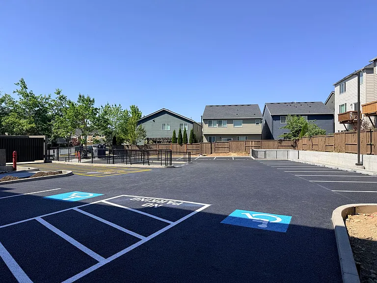 Abbey Creek Square Luxury Apartments — Photo 36