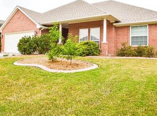 716 Twin Oaks Ct, Burleson, TX 76028