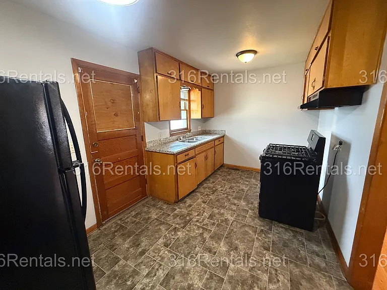 1718-1720 S Mosley Ave — Photo 6