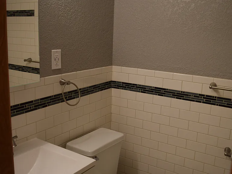 319 SE 8th St #201 — Photo 3