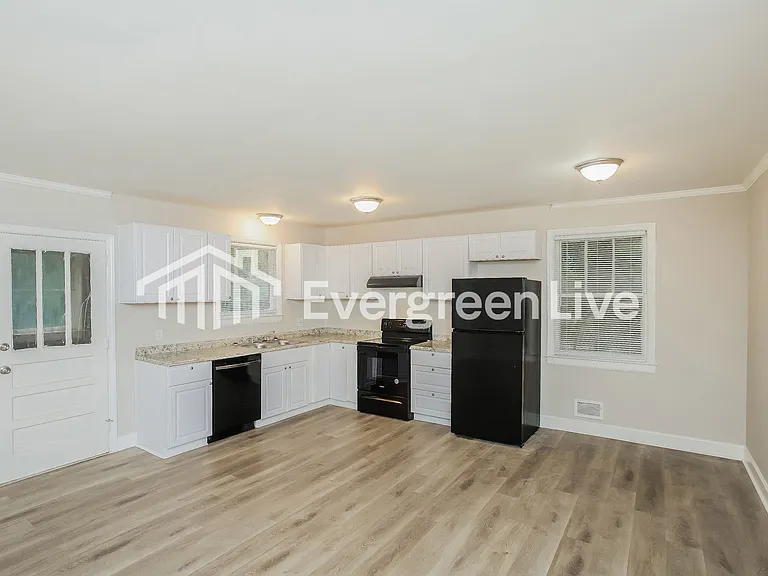 752 Shull St — Photo 12