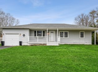 6 Pine Tree Ln, East Quogue, NY 11942