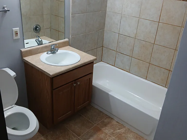 209 2nd St #5 — Photo 16