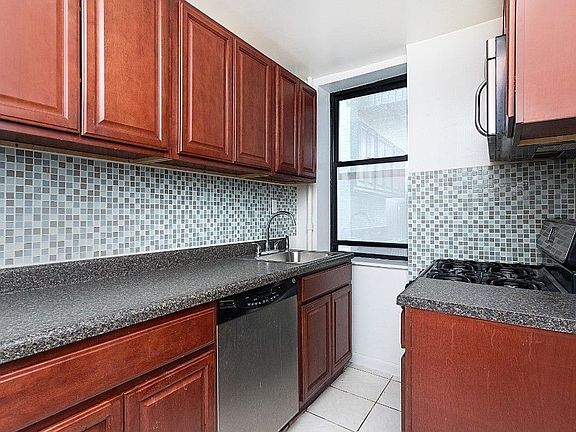 2nd image of 735 W 172nd St APT B35