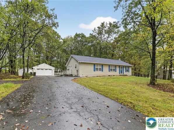 975 Lakeside Dr, Effort, PA 18330