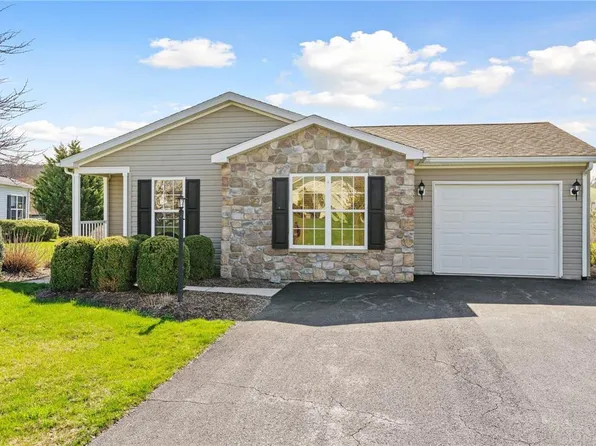 19 Eagles Watch N, Bechtelsville, PA 19505