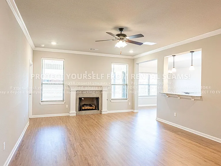 441 Peach Ave — Photo 2