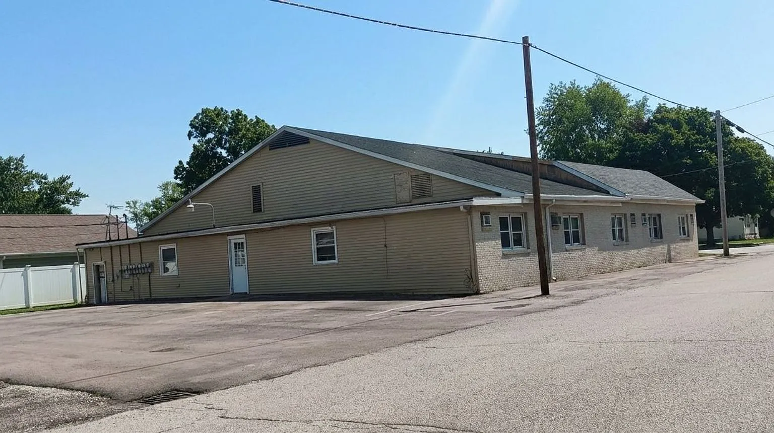 613 S Grace Ave — Photo 2