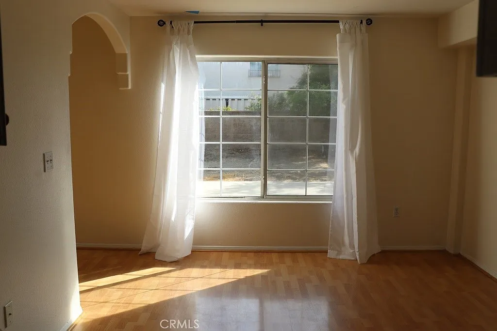 4 bed, 1879 sqft, $4,795 — Photo 4