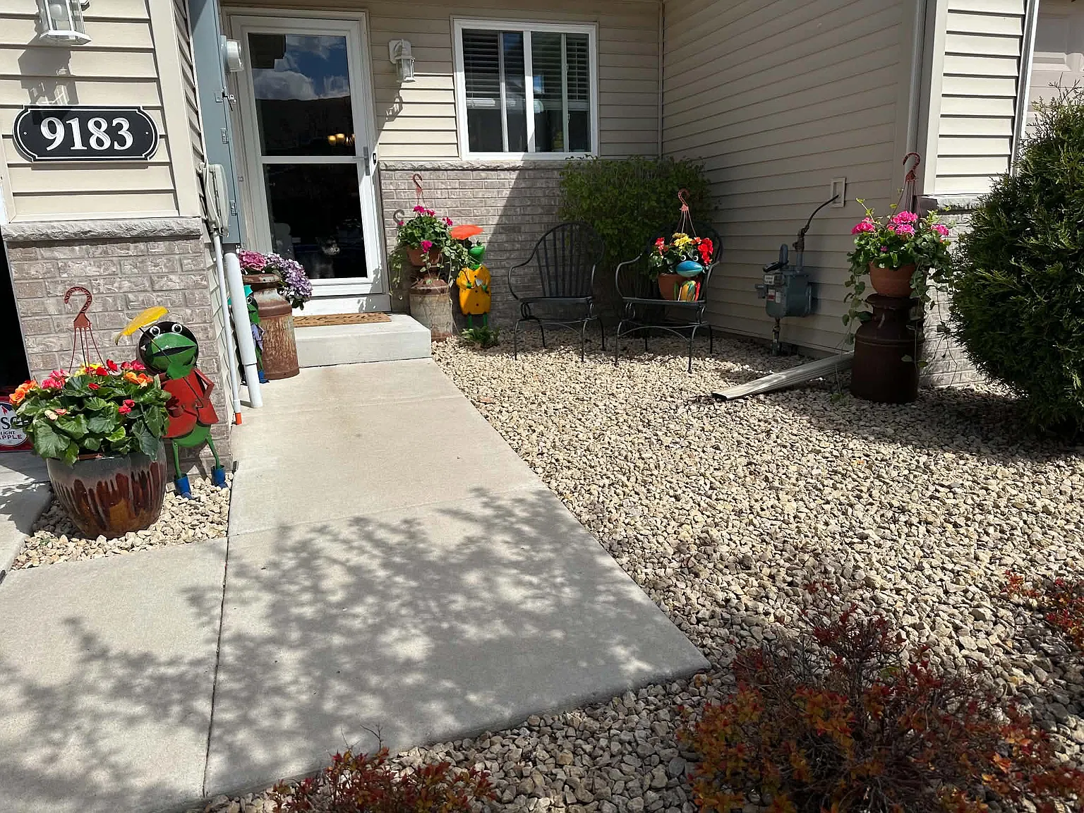 9183 Goodrich Dr — Photo 2