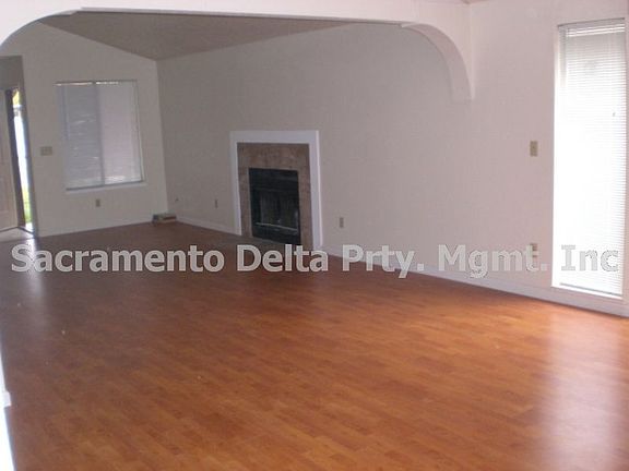 3rd image of 5107 Hoover St