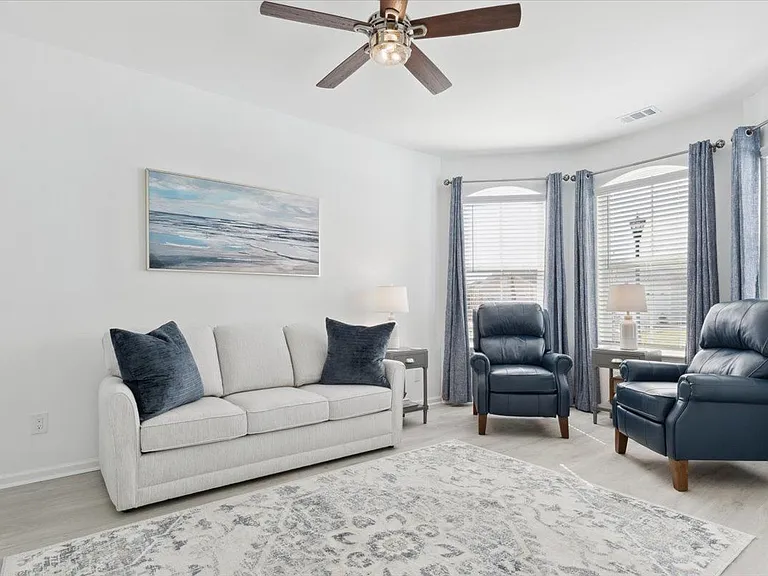 636 Horizon Ct — Photo 3