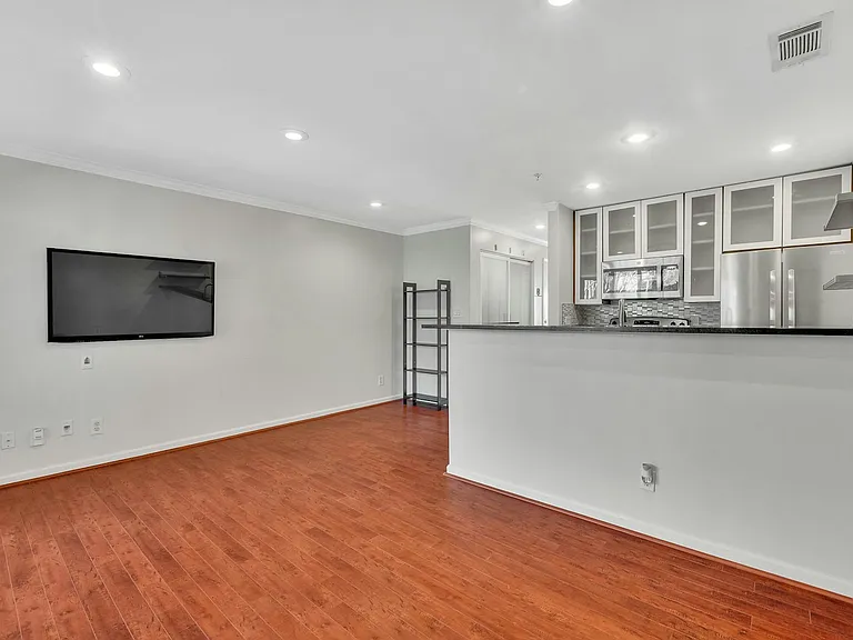 505 N Graham St — Photo 15