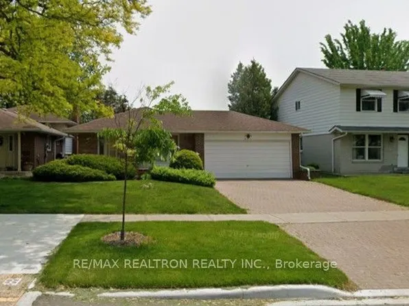 831 Huntingwood Dr, Toronto, ON M1T 2L8