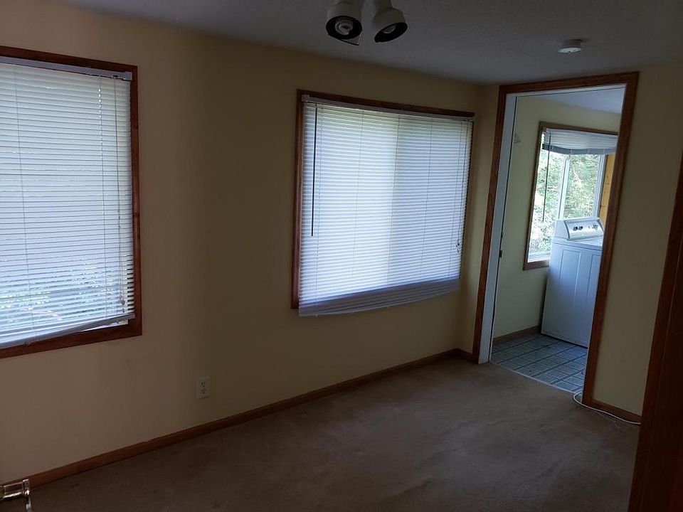 1st image of 513 Myrtle St W APT 3