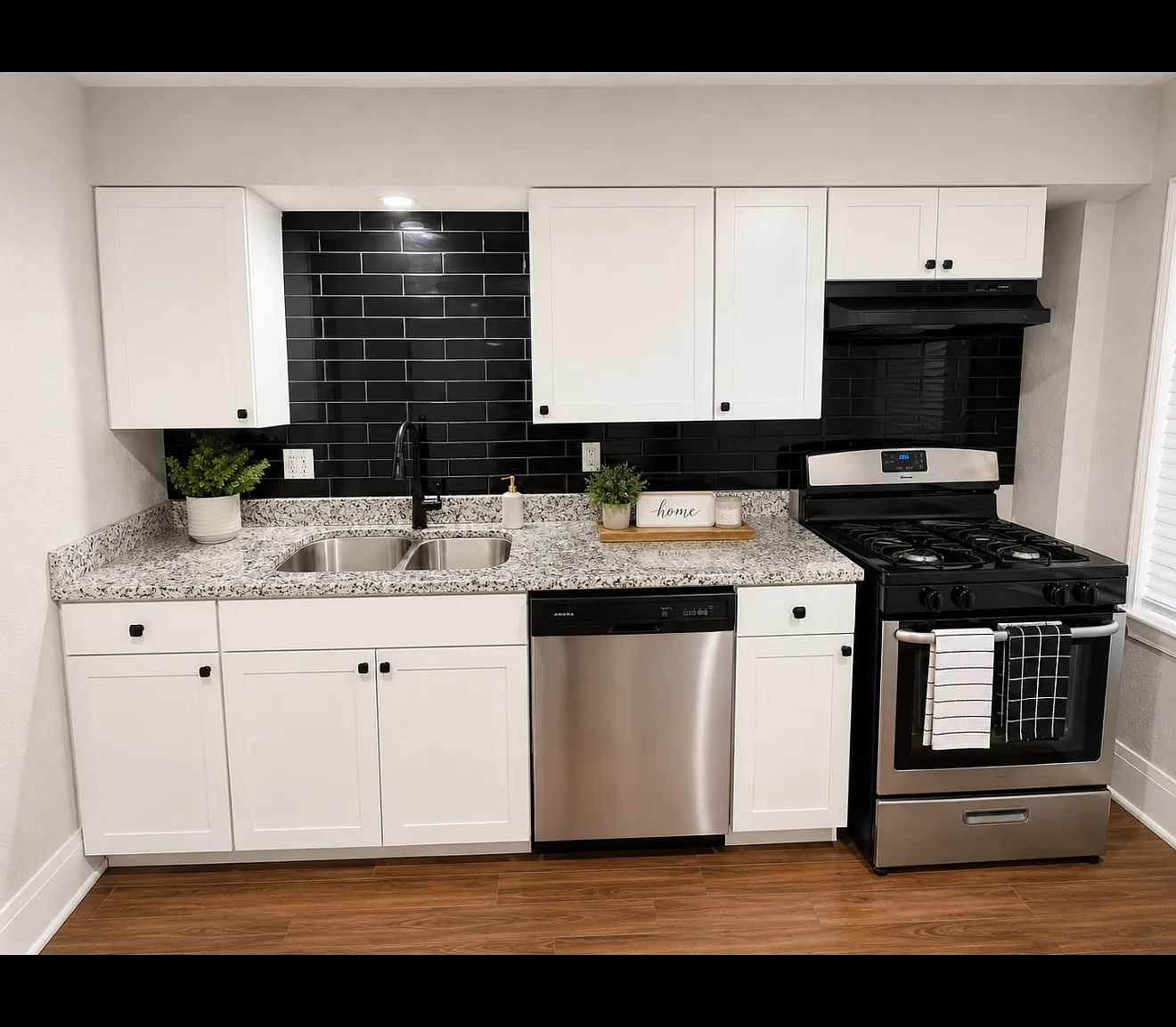 2 bed, 1100 sqft, $1,425 — Photo 1