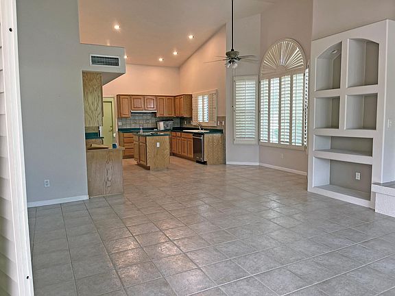 Open floorplan amily room and kitchen