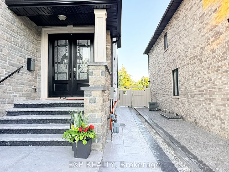 1606 Sandhurst Cres