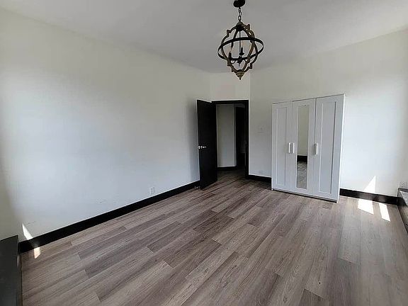 4th image of 299 Chauncey St #304
