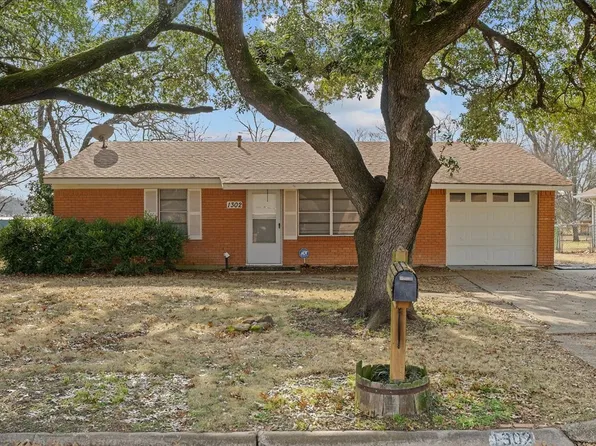 1302 Ann Arbor Dr, Corsicana, TX 75110