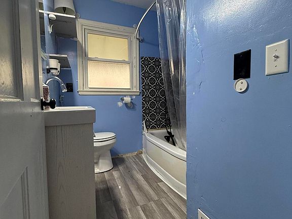 3rd image of 3621 Sherbrooke Rd