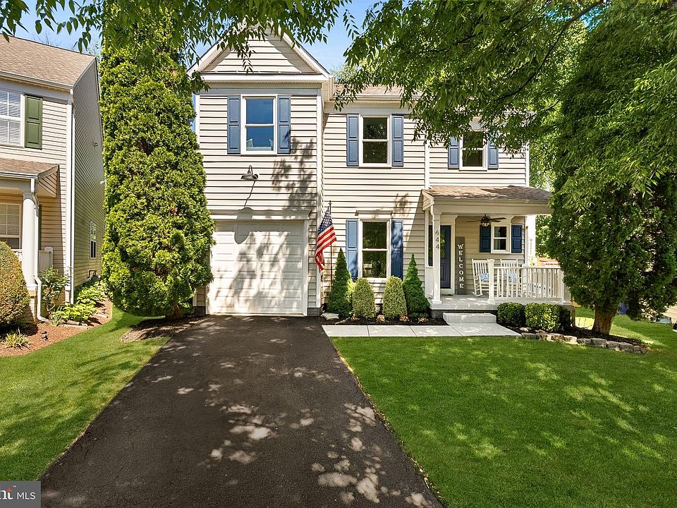 1st image of 644 Nathan Pl NE