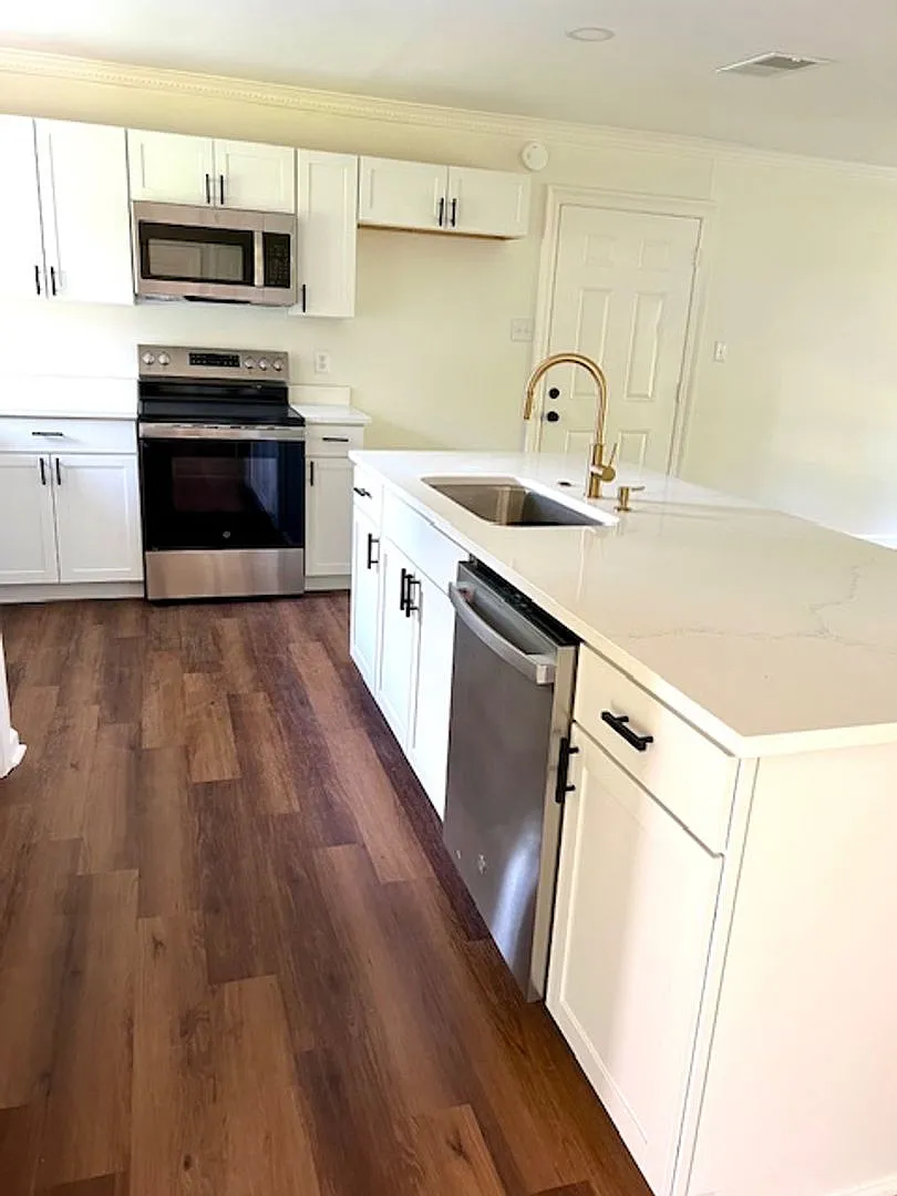 3/2 Brick home in Cypress Shores Subd — Photo 4