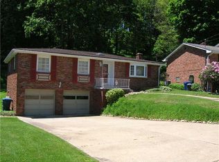 676 Carnival Dr, Pittsburgh, PA