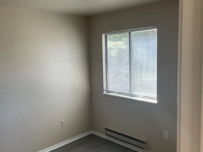 4501 Boardwalk Dr E #L — Photo 18