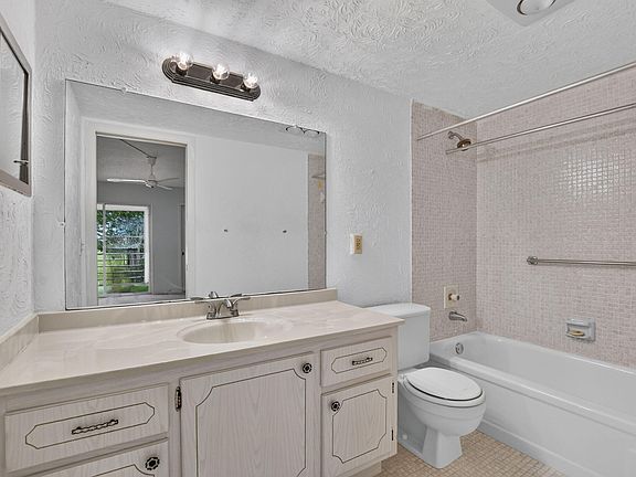 4th image of 2049 Ventnor O Crescent #2049