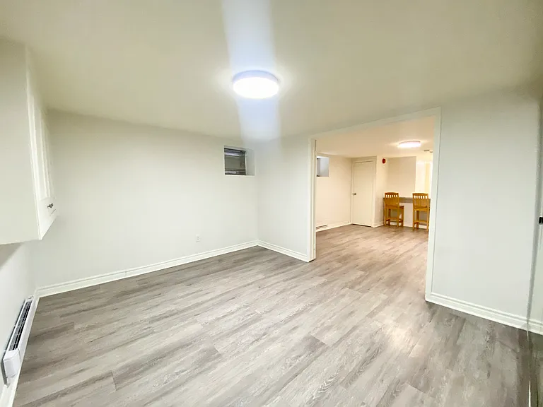 589 Annette St #BASEMENT — Photo 16
