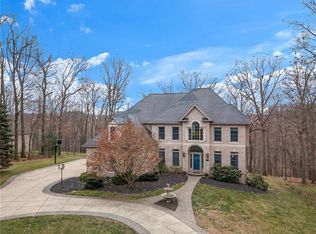 158 Walnut Ridge Dr, Beaver Falls, PA 15010