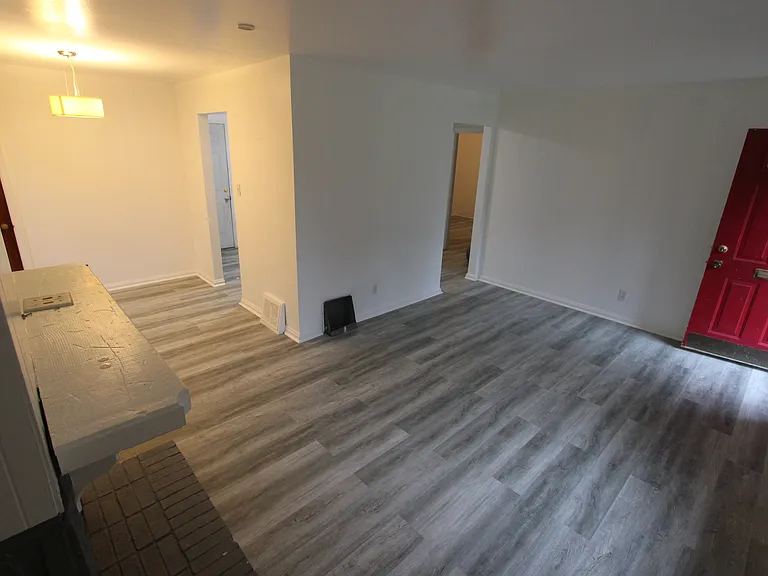 2437 Shannon Ave — Photo 7