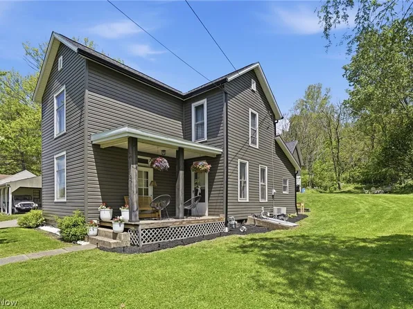 437 N 8th St, McConnelsville, OH 43756