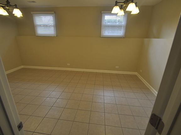 3rd image of 433 E Greenfield Ave