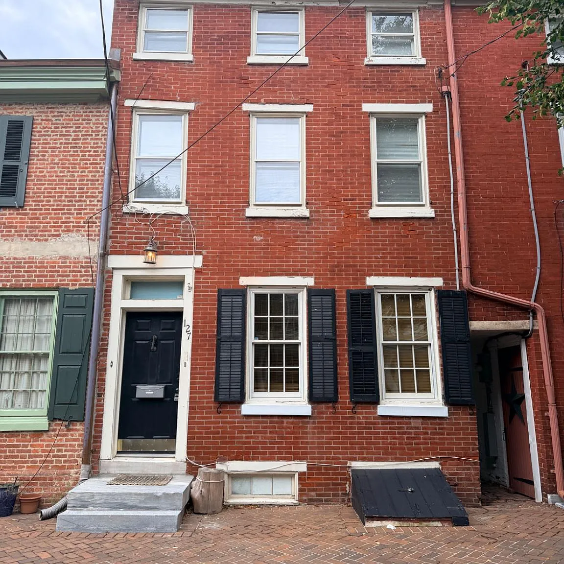 3 bed, 1.5 bath, 2192 sqft, $2,500 — Photo 1