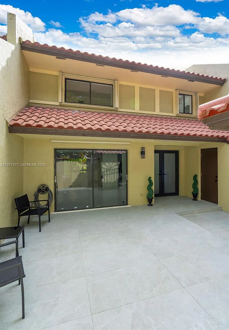 Costa Del Sol Condo A — Photo 4