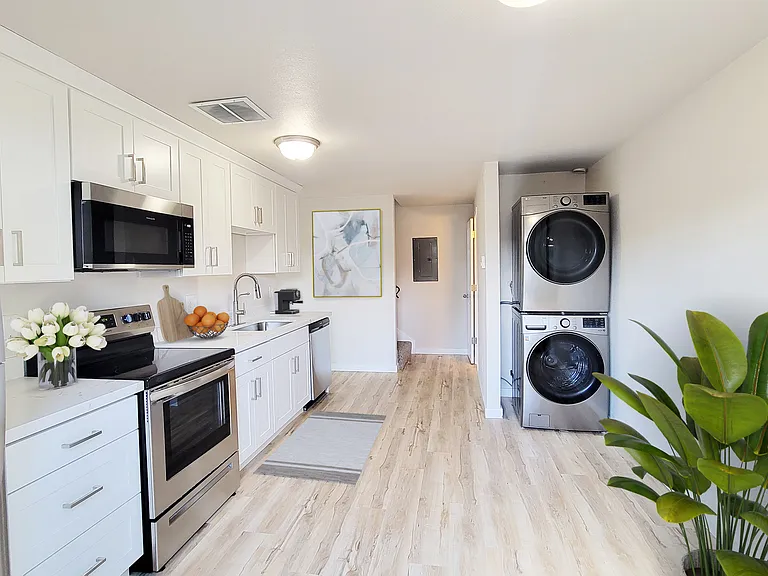 Copperstone Luxury Apartments and Townhomes — Photo 13