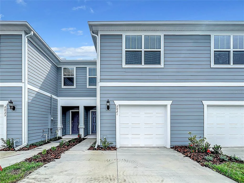 3 bed, 2.5 bath, 1907 sqft, $2,700 — Photo 3