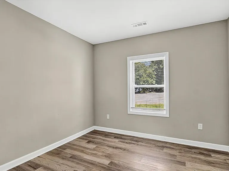 415 Spring Ct — Photo 7