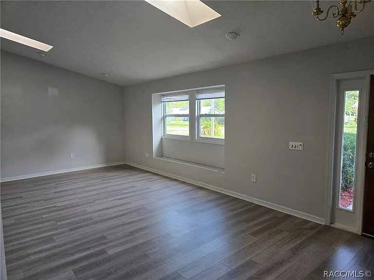 8288 W Barry Ct — Photo 9