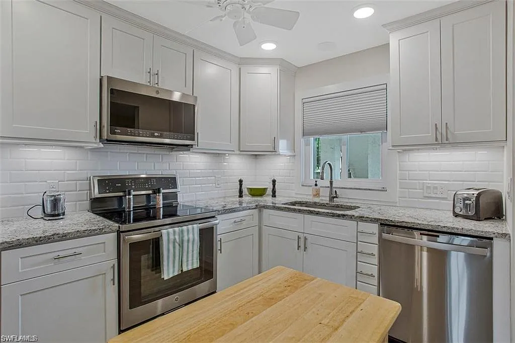 2 bed, 2.0 bath, 800 sqft, $1,600 — Photo 2