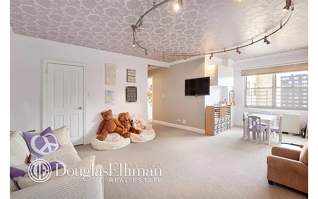 Sold by Douglas Elliman | media 25