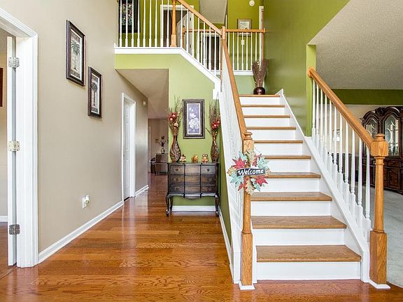 4th image of 715 Walton Dr