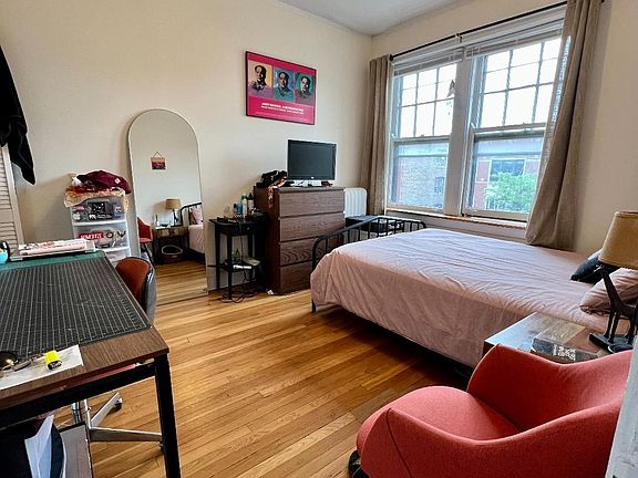 5th image of 1922 W Montrose Ave #3