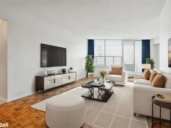 15 Vicora Linkway #1210, Toronto, ON M3C 1A9