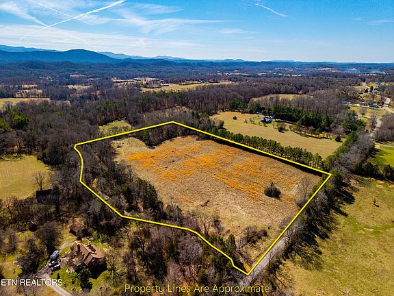 3rd image of Baumgardner Rd