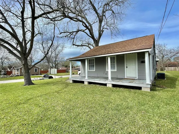 140 W Marion St, Clute, TX 77531